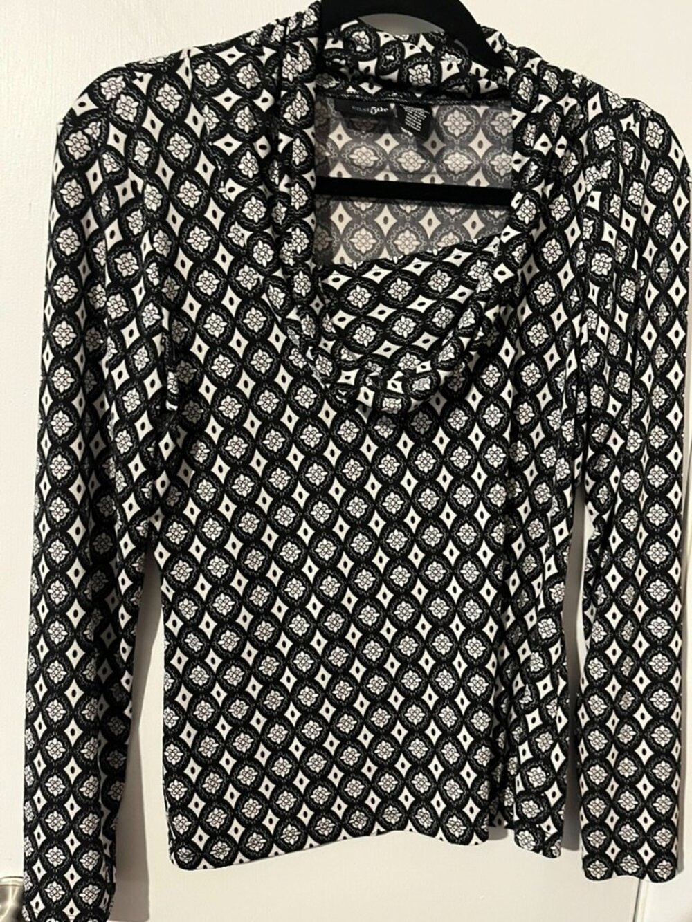 EAST 5TH Long Sleeve Cow neck Blouse SZ S